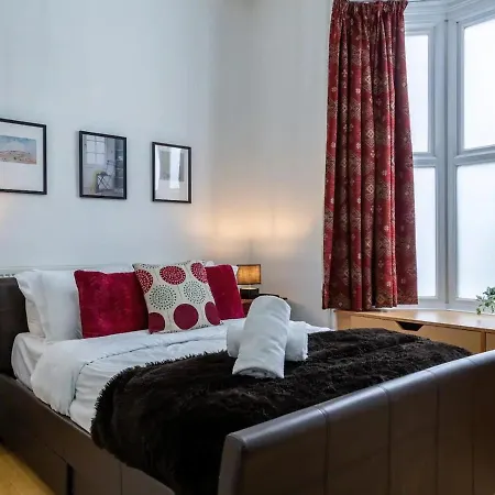 Pass The Keys Best View In - 5 Bed Character House Holiday home Birmingham